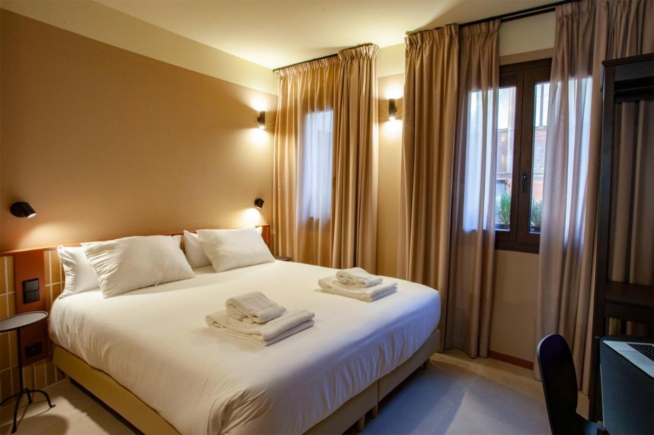 Casa Y Fonda 1888 Hotel Alcala de Henares Bagian luar foto